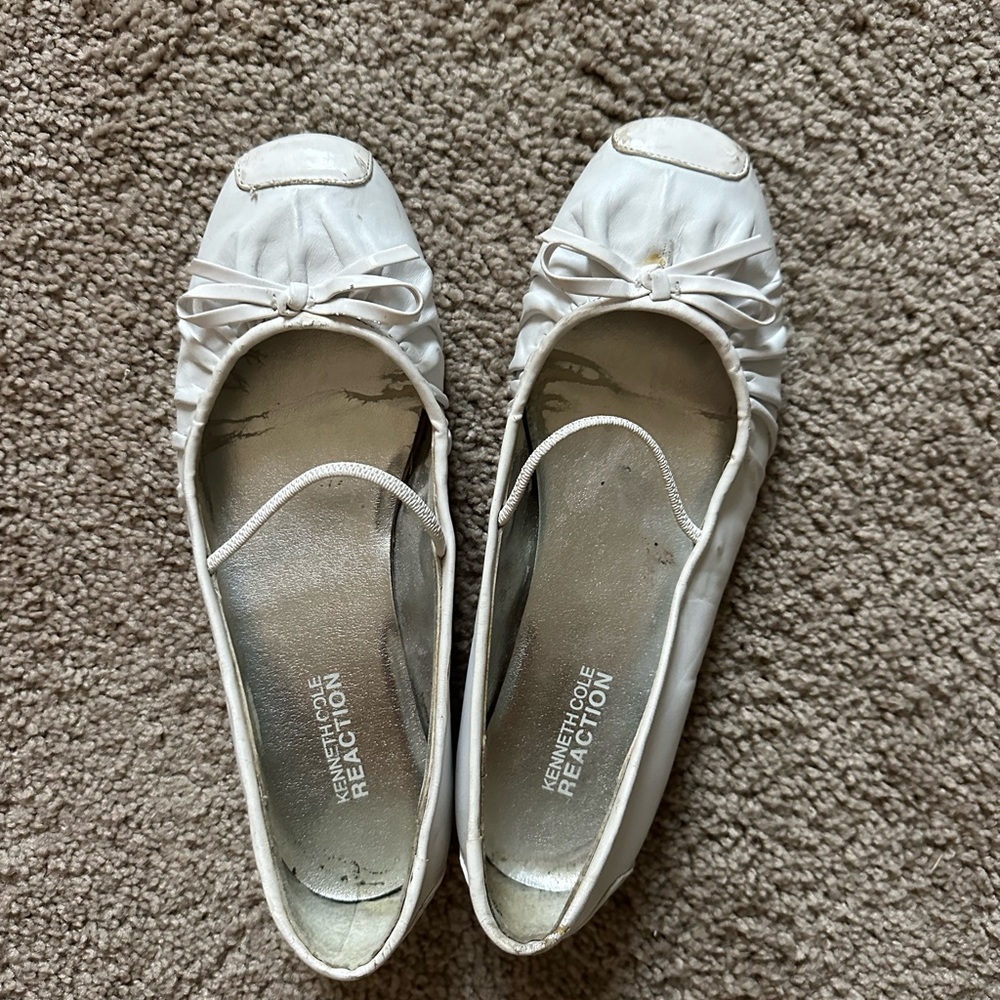 Kenneth Cole Reaction White Ballet Flats with Bow